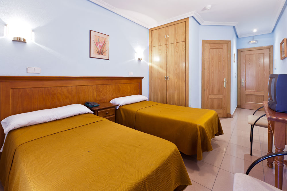 Hotel Victoria Valdemoro Dış mekan fotoğraf